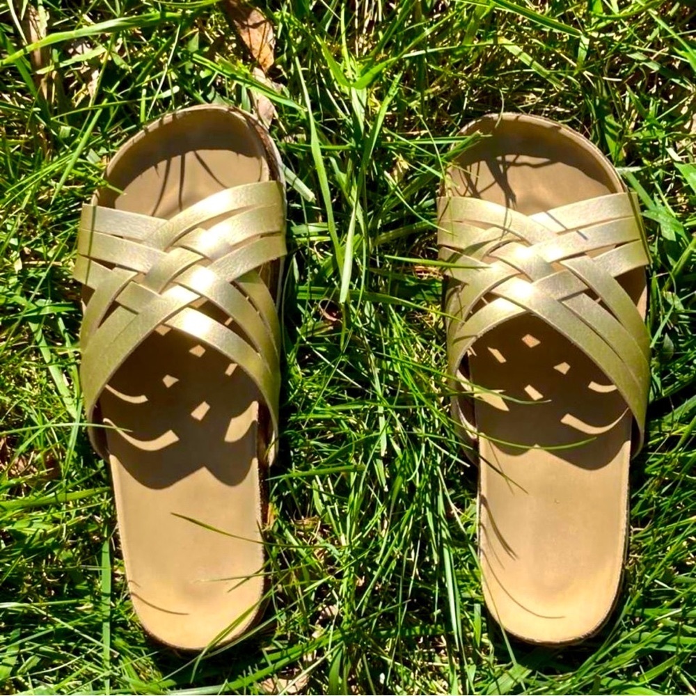 American Eagle strappy sandals
